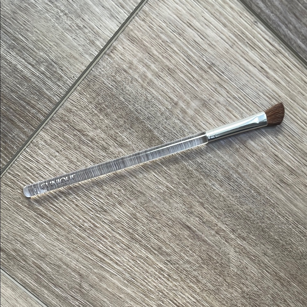 Clinique Eyeshadow Transparent Brush with Brown Bristles